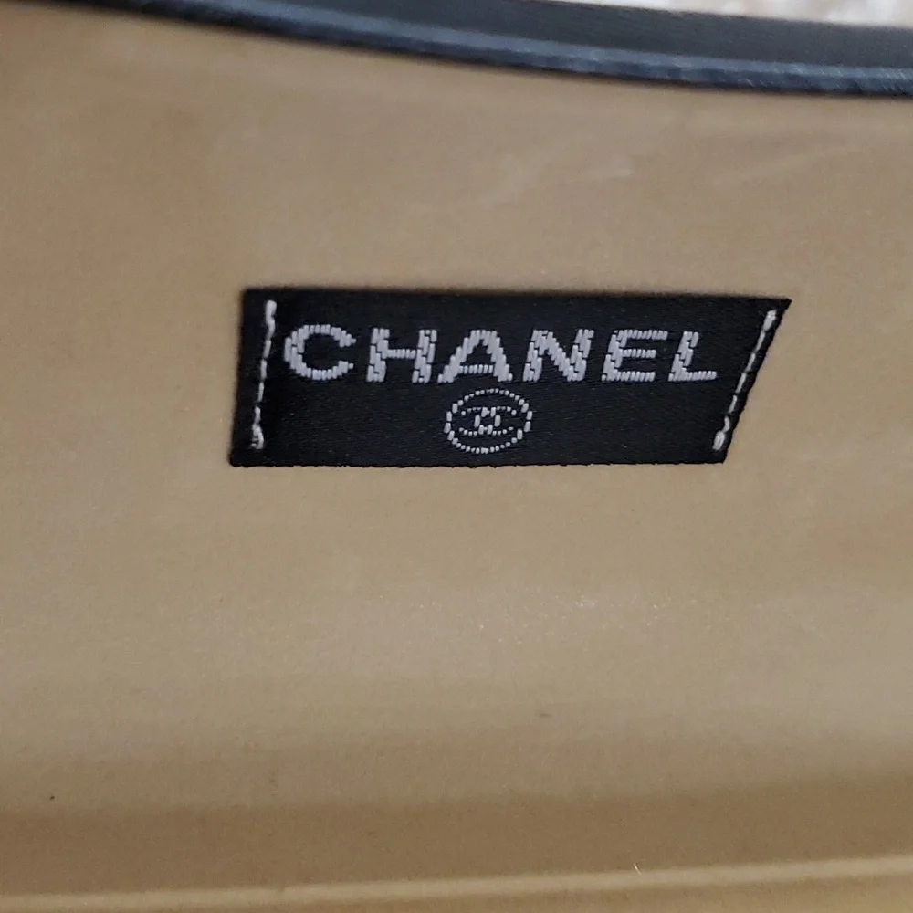 👓 Authentic Chanel Sunglassess Hard Case